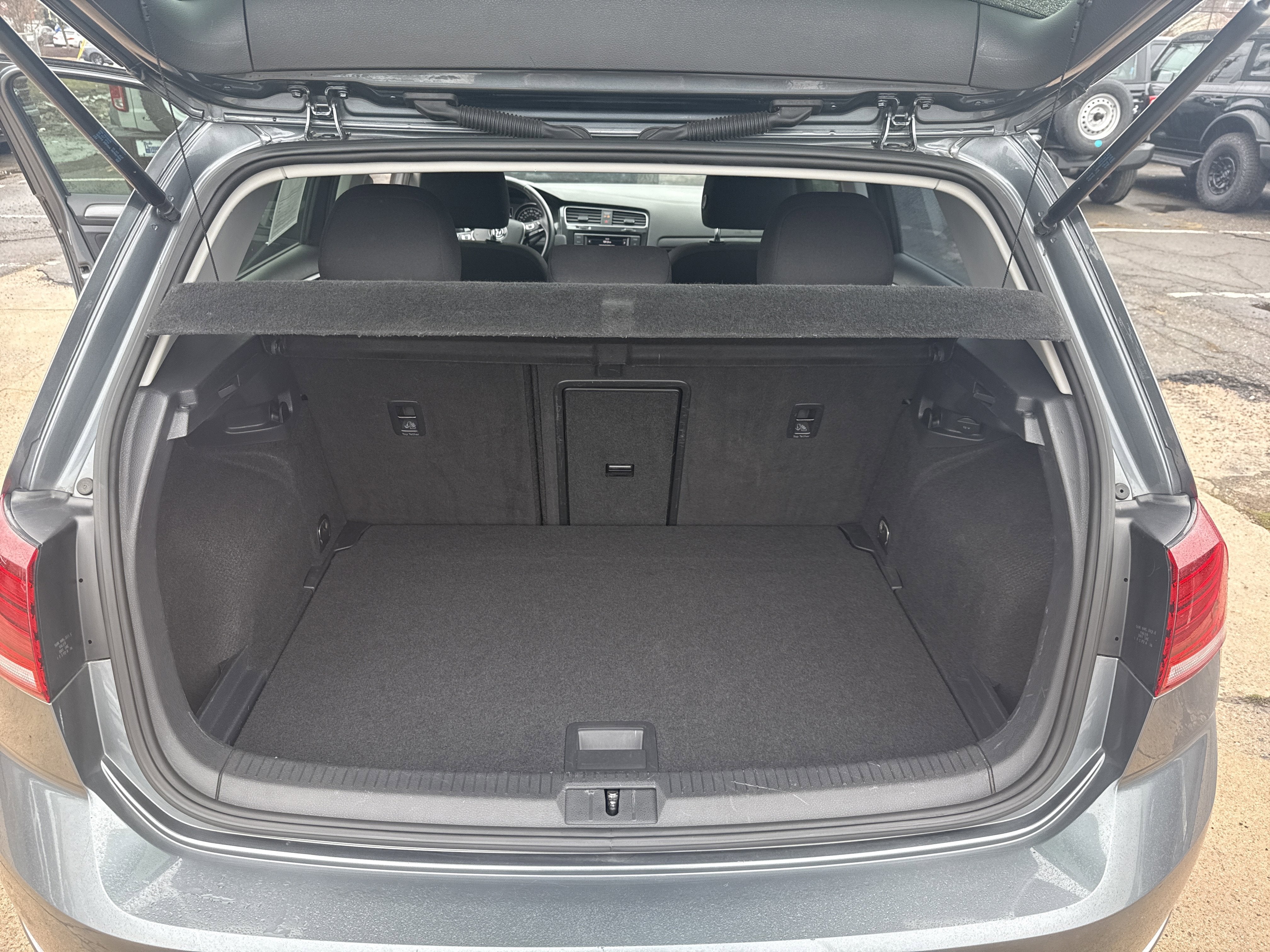 2019 Volkswagen Golf BLACK