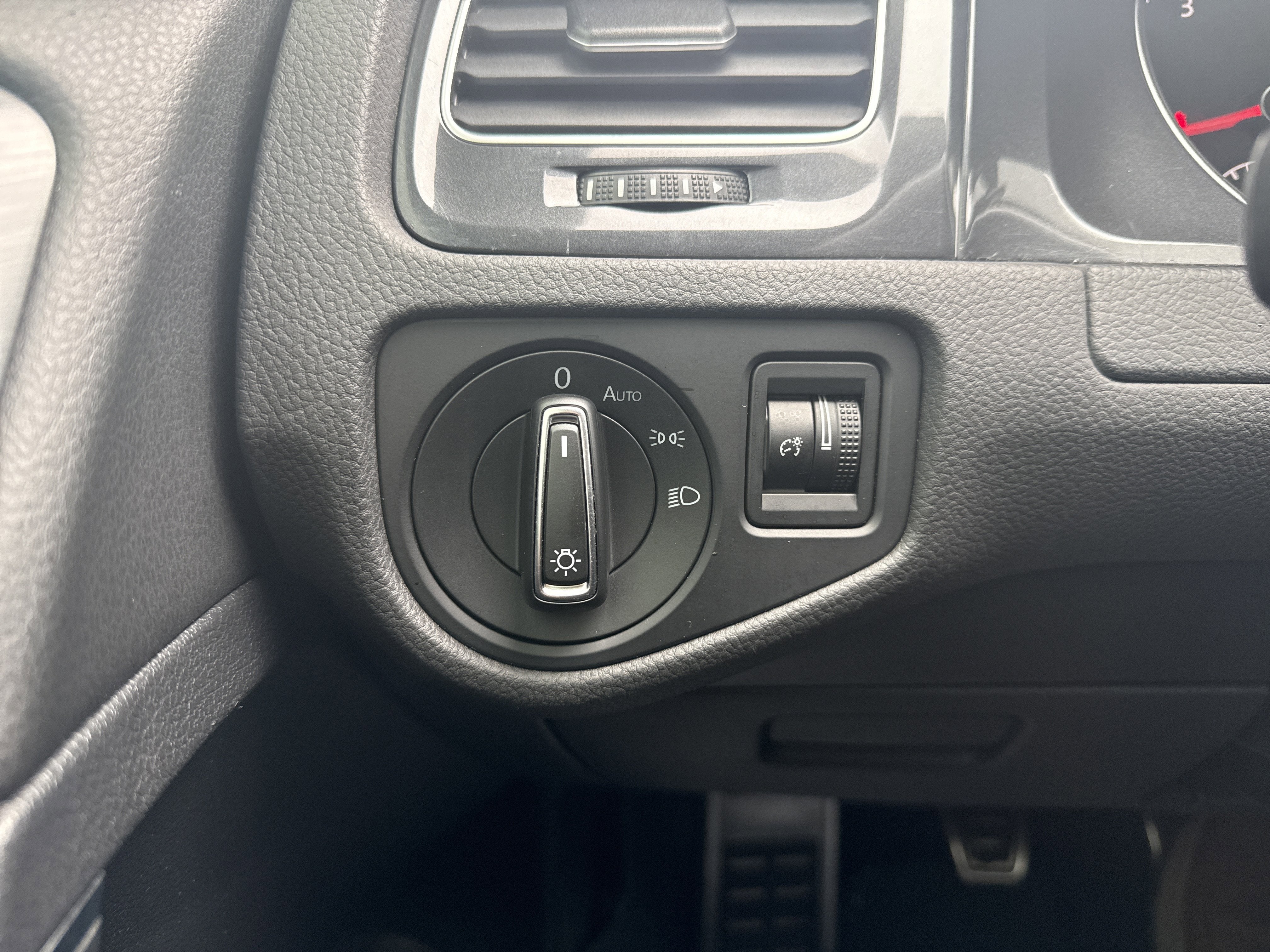 2019 Volkswagen Golf BLACK