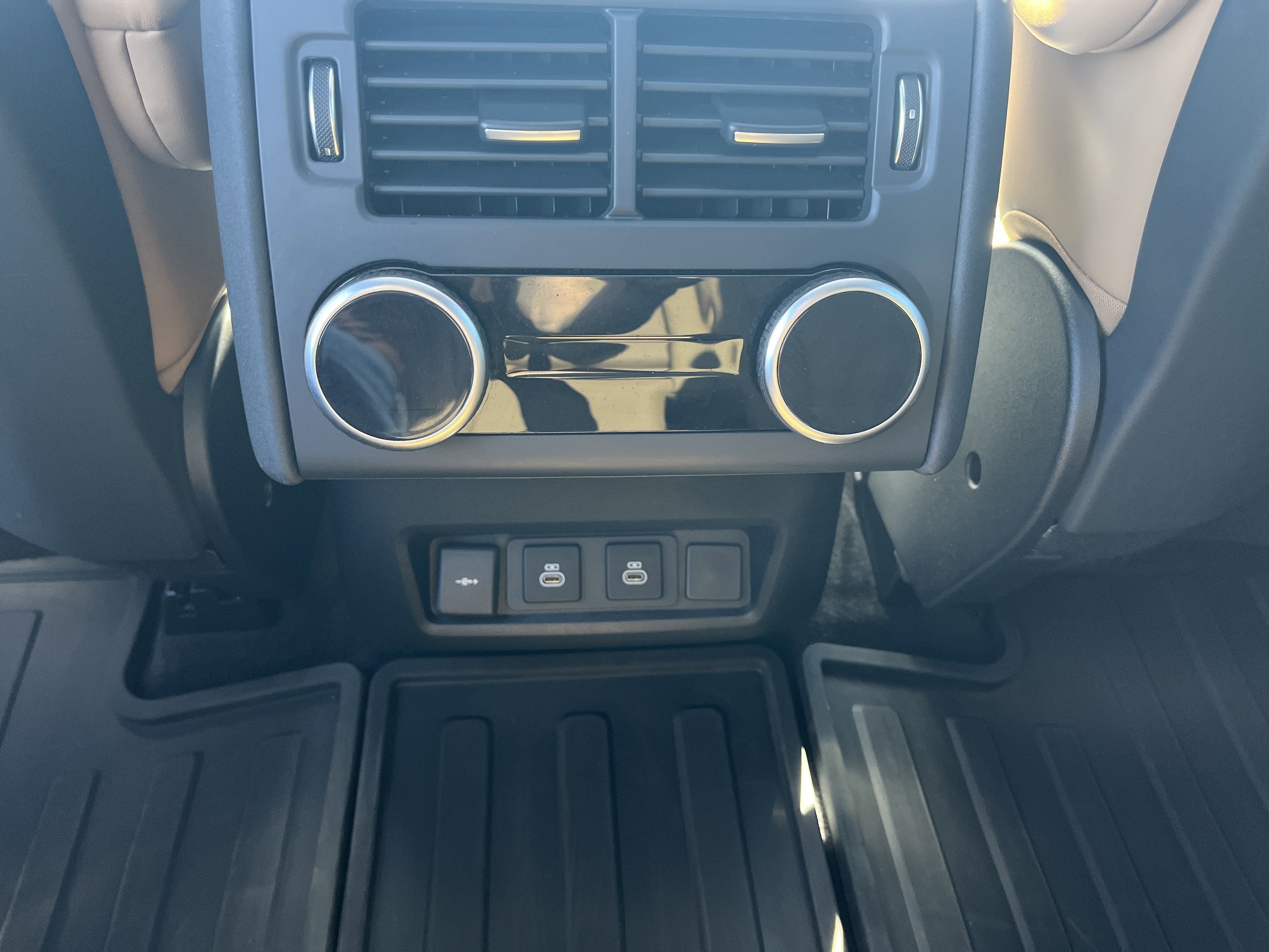 2024 Land Rover Discovery Dynamic SE