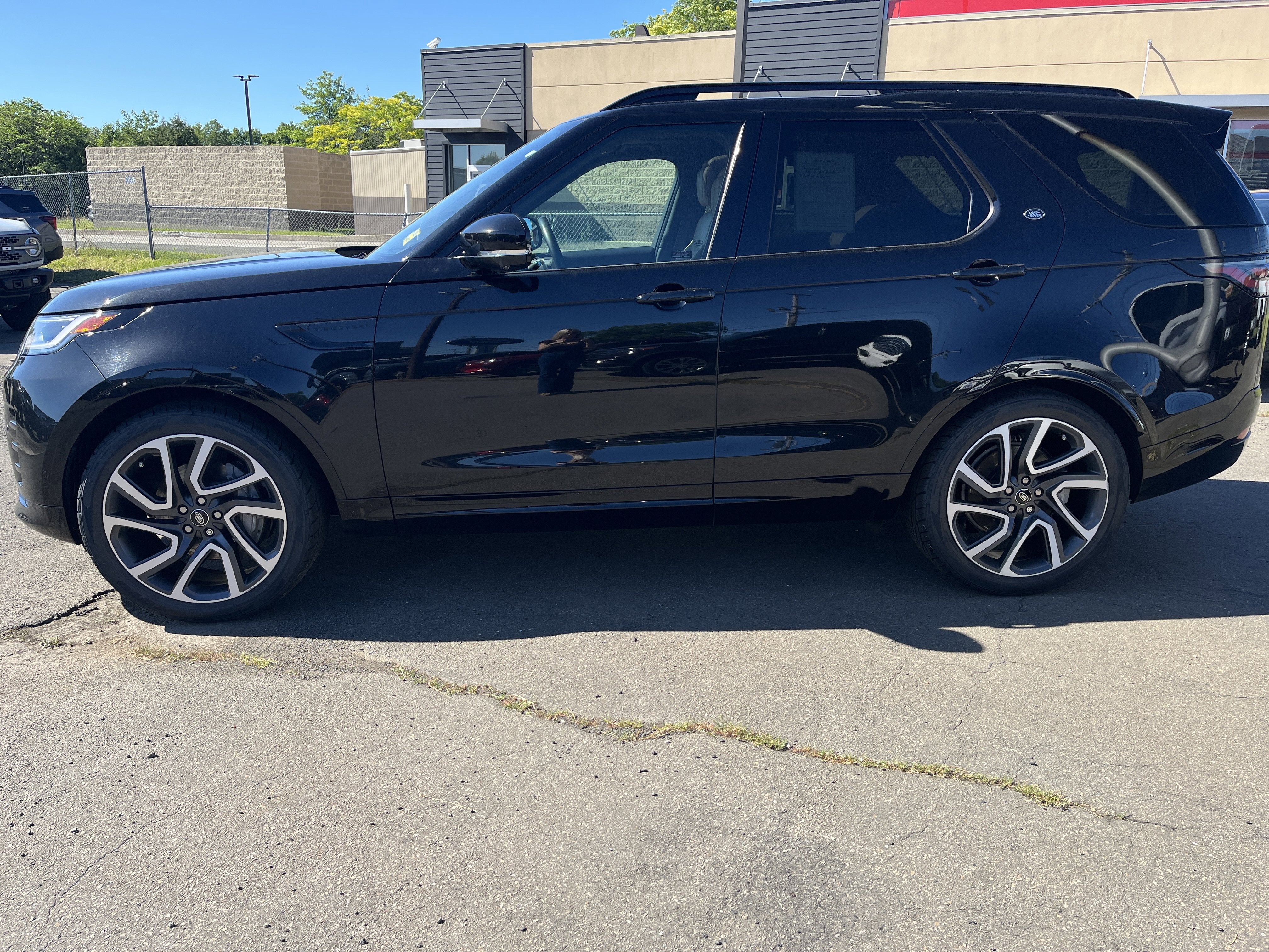 2024 Land Rover Discovery Dynamic SE