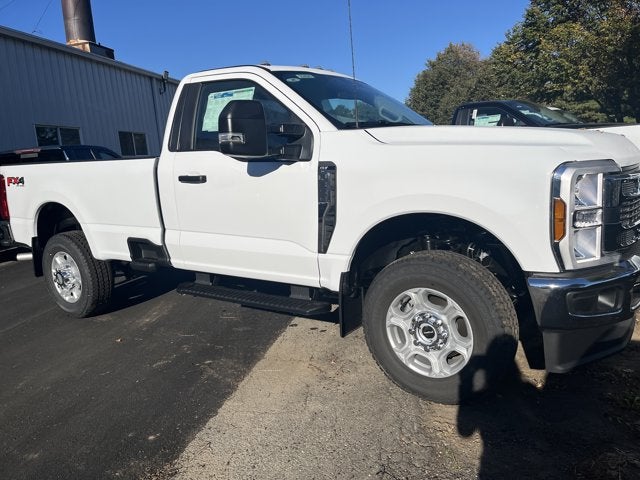 2027 Ford Super Duty F-350 SRW F-350® XLT