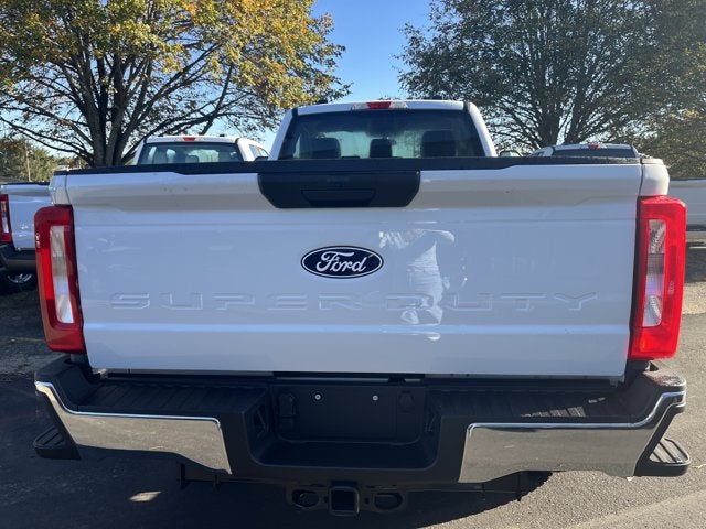 2027 Ford Super Duty F-350 SRW F-350® XLT