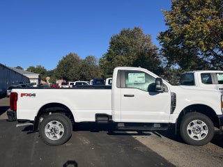 2027 Ford Super Duty F-350 SRW F-350® XLT